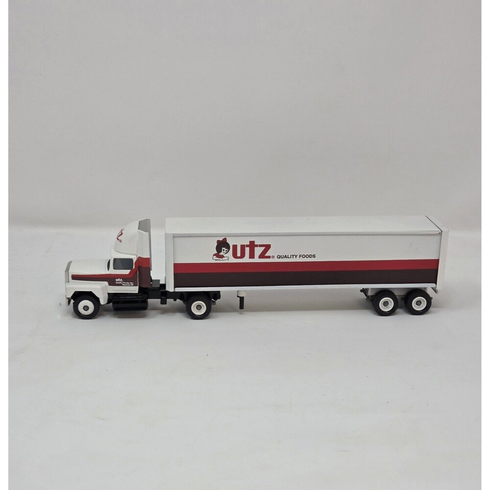 UTZ Quality Foods‎ Promo FORD CL9000 SEMI-TRUCK TRAILER Winross Diecast 10" inch